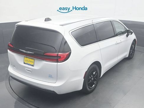 Used 2025 Chrysler Pacifica Select FWD image 25
