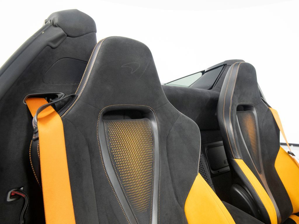 Used 2024 McLaren 750S Spider RWD image 38