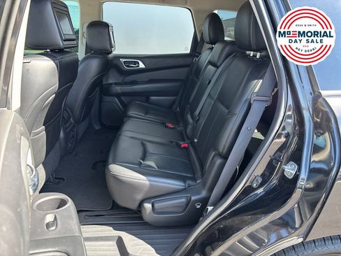Used 2016 Nissan Pathfinder Platinum w/ Family Entertainment Package AWD/4WD image 14