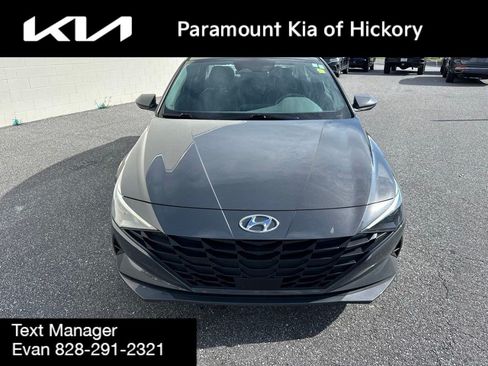 Used 2023 Hyundai Elantra SEL w/ Convenience Package FWD image 2