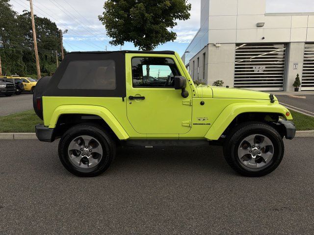 Used 2017 Jeep Wrangler Sahara w/ Connectivity Group AWD/4WD image 9