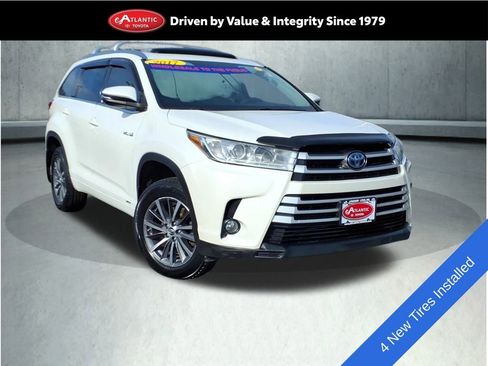 Used 2017 Toyota Highlander XLE image 1