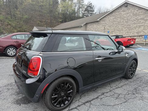 Used 2019 MINI Cooper 2-Door Hardtop w/ Signature Upholstery Package image 5