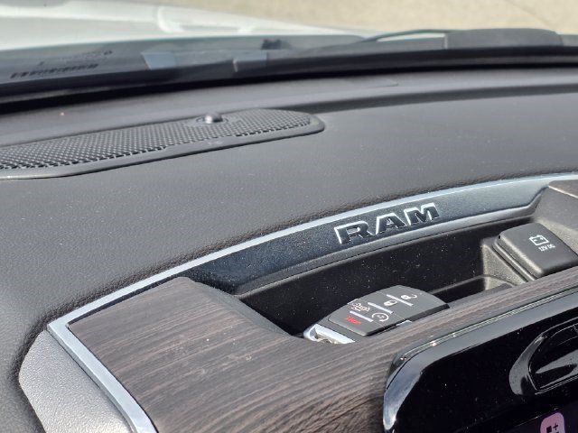 Used 2025 RAM 2500 Laramie AWD/4WD image 37