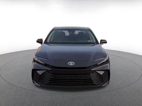 Used 2025 Toyota Camry LE image 5