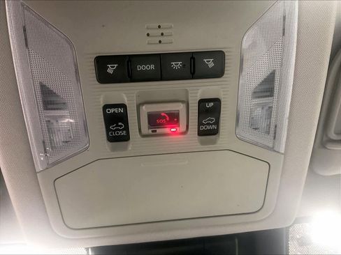 Used 2021 Toyota RAV4 XLE w/ Convenience Package image 27