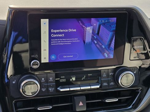 Used 2023 Toyota Highlander XLE image 18