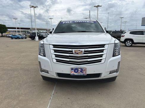 Used 2020 Cadillac Escalade Platinum AWD/4WD image 2