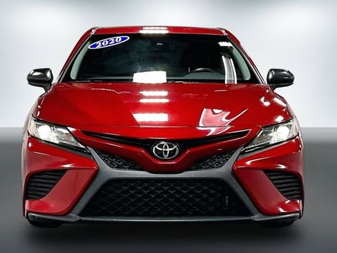 Used 2020 Toyota Camry SE w/ Blackout Package image 2