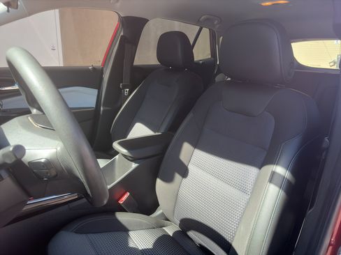 Used 2024 Chevrolet Trax LT FWD image 22