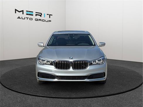 Used 2019 BMW 740i image 3