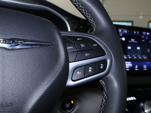 Used 2024 Chrysler Pacifica Touring-L image 24