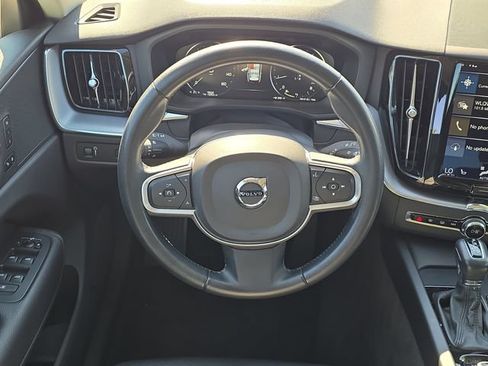 Used 2020 Volvo XC60 T6 Momentum AWD/4WD image 30
