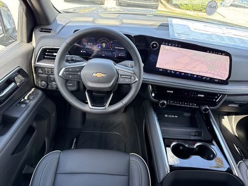 New 2026 Chevrolet Suburban Premier image 17