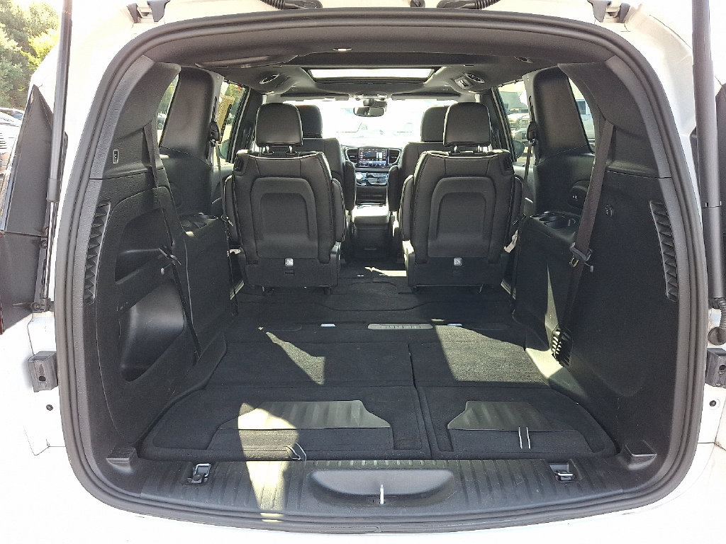 Used 2023 Chrysler Pacifica Limited w/ S Appearance Package FWD image 32