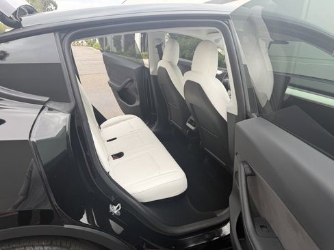 Used 2023 Tesla Model Y Long Range AWD/4WD image 13
