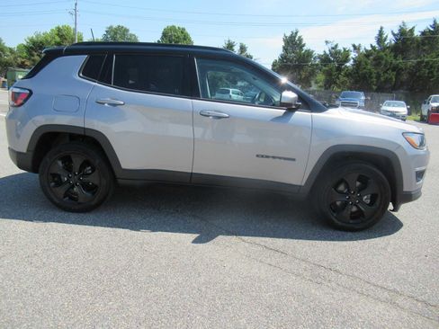 Used 2019 Jeep Compass Latitude AWD/4WD image 4
