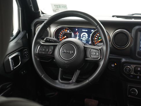 Used 2021 Jeep Gladiator Willys image 16