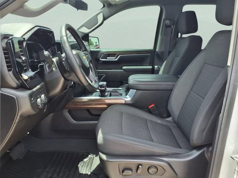 Used 2025 Chevrolet Silverado 1500 LT RWD image 12