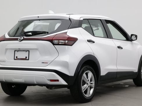 Used 2021 Nissan Kicks S FWD image 7