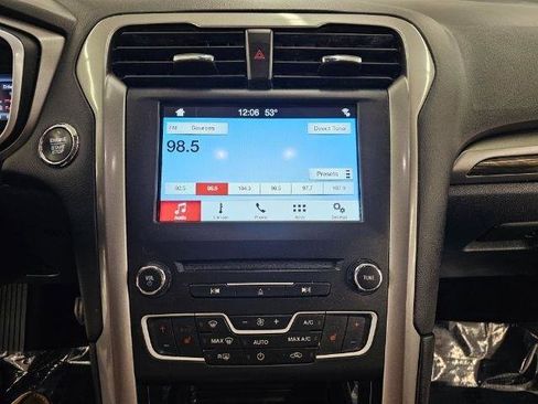 Used 2019 Ford Fusion SE FWD image 16