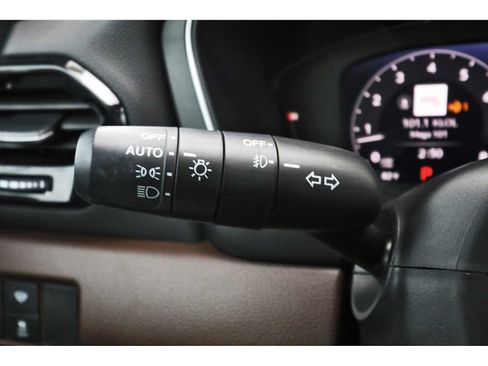 Used 2025 Honda Pilot Elite image 18