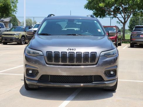 Used 2019 Jeep Cherokee Latitude Plus FWD image 2