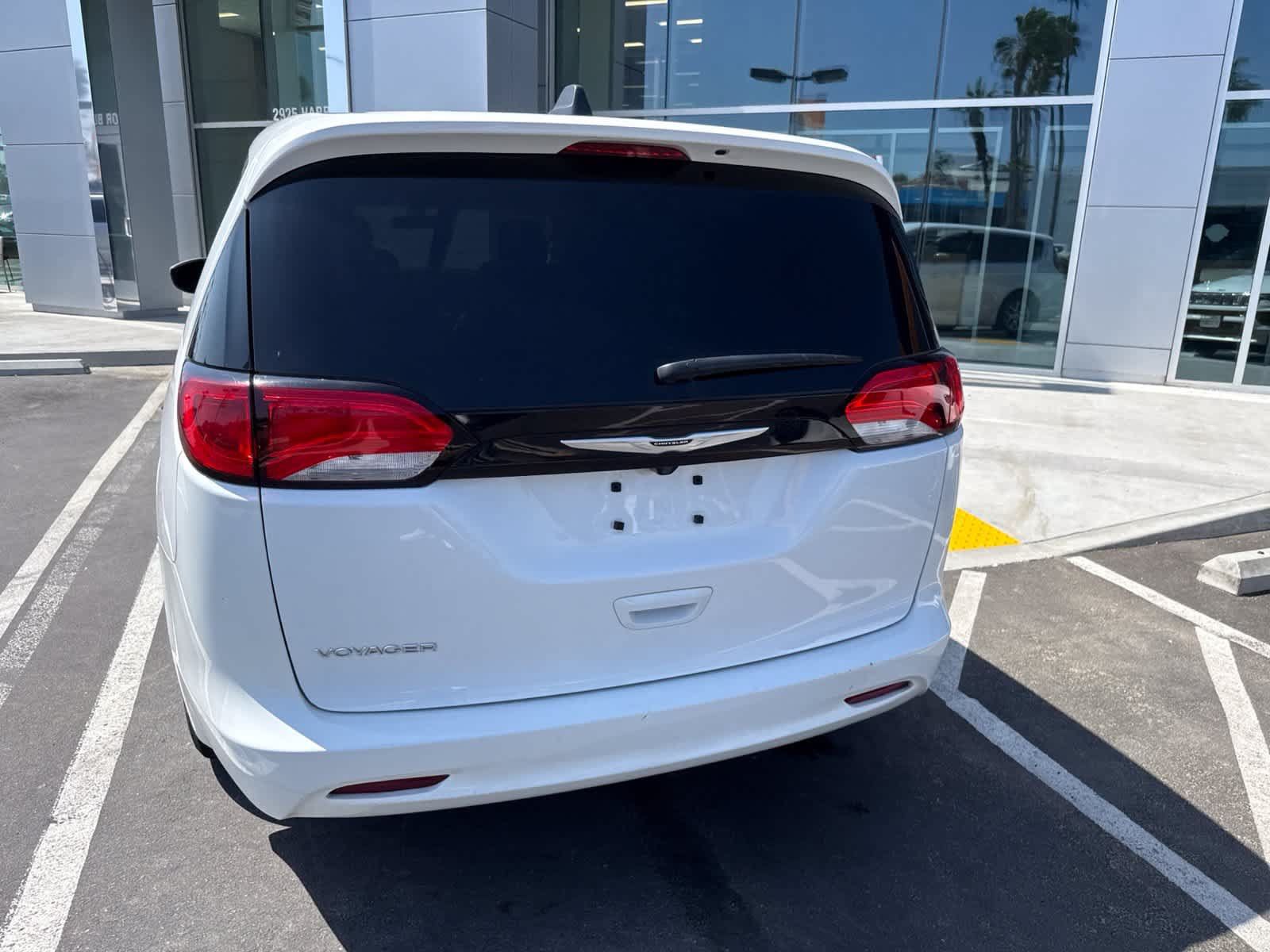 Used 2022 Chrysler Voyager LX FWD image 16