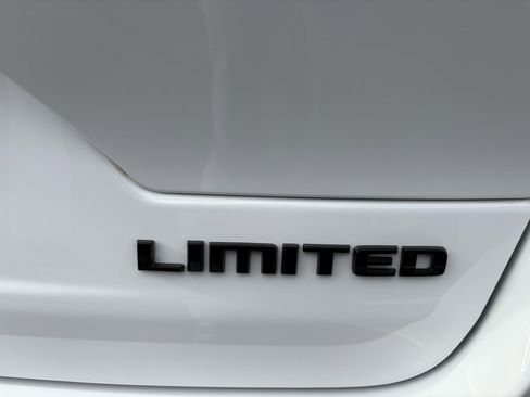 Used 2023 Jeep Grand Cherokee Limited w/ Black Appearance Package image 42