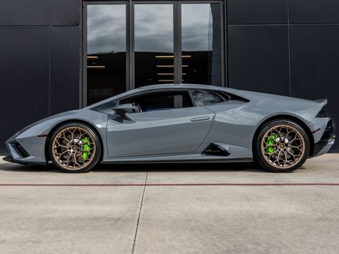 Used 2021 Lamborghini Huracan EVO image 9
