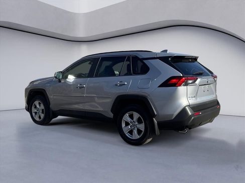 Used 2021 Toyota RAV4 XLE image 3