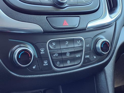 Used 2020 Chevrolet Equinox LT w/ Driver Convenience Package image 12