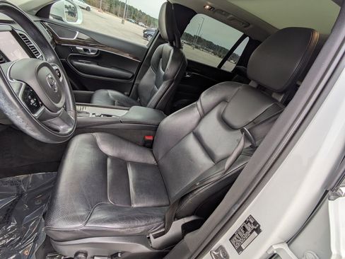 Used 2018 Volvo XC90 T6 Momentum w/ Convenience Package image 19