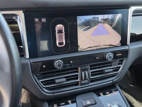 Used 2022 Porsche Macan image 23