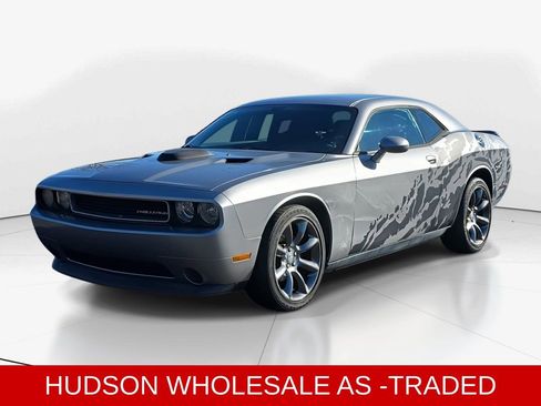 Used 2014 Dodge Challenger SXT image 8