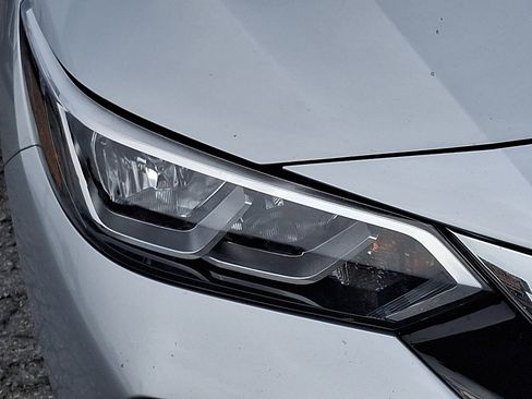 Used 2023 Nissan Sentra SV image 9