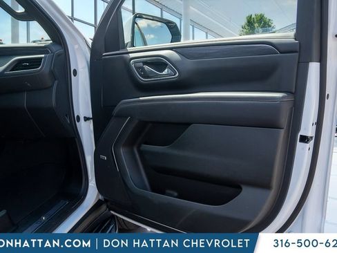 Used 2024 GMC Yukon XL SLT AWD/4WD image 25