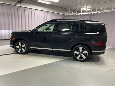 Used 2025 Hyundai Santa Fe Limited image 4