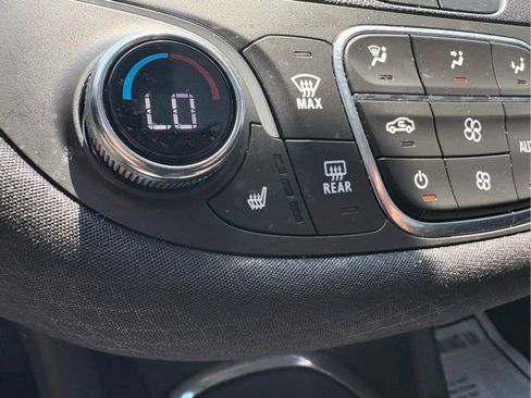 Used 2022 Chevrolet Malibu LT image 24