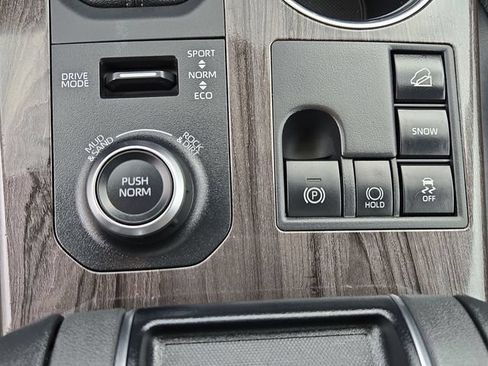 Certified 2025 Toyota Highlander Limited AWD/4WD image 28