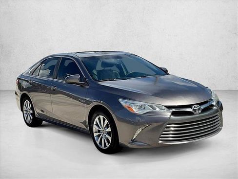 Used 2017 Toyota Camry XLE FWD image 9