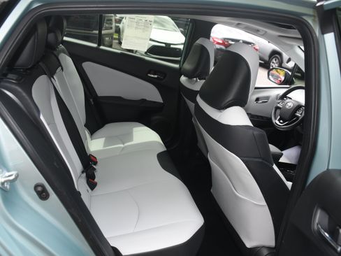 Certified 2022 Toyota Prius Limited w/ Premium Convenience Package FWD image 19