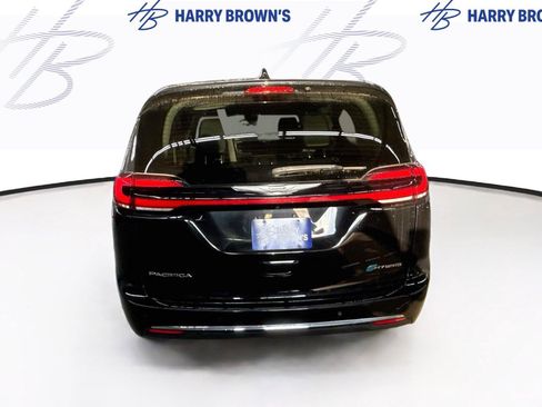 Used 2024 Chrysler Pacifica Limited FWD image 9
