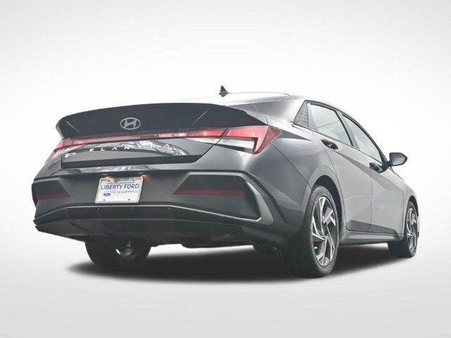 Used 2025 Hyundai Elantra Sport FWD image 42