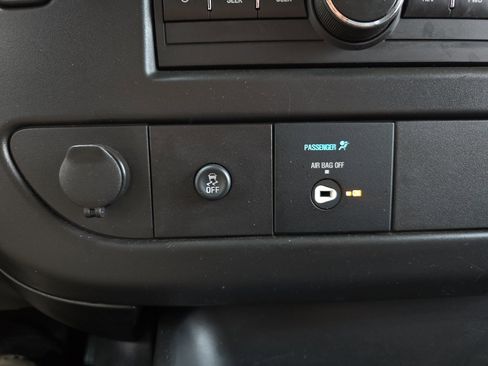 Used 2024 GMC Savana 2500 Work Van w/ Driver Convenience Package image 18