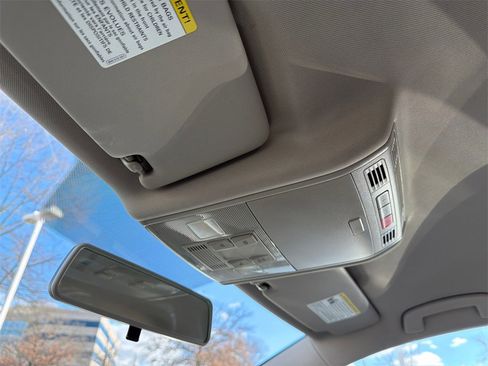 Used 2015 Volkswagen Golf S image 24