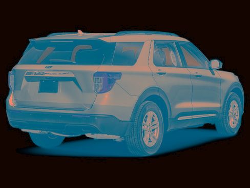 Certified 2023 Ford Explorer XLT RWD image 2