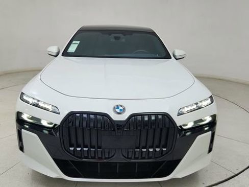 Used 2023 BMW 740i w/ Executive Package image 13