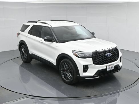 Certified 2025 Ford Explorer ST-Line w/ Premium Package RWD image 42