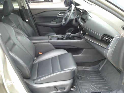 Used 2021 Nissan Rogue SL w/ Premium Package image 10